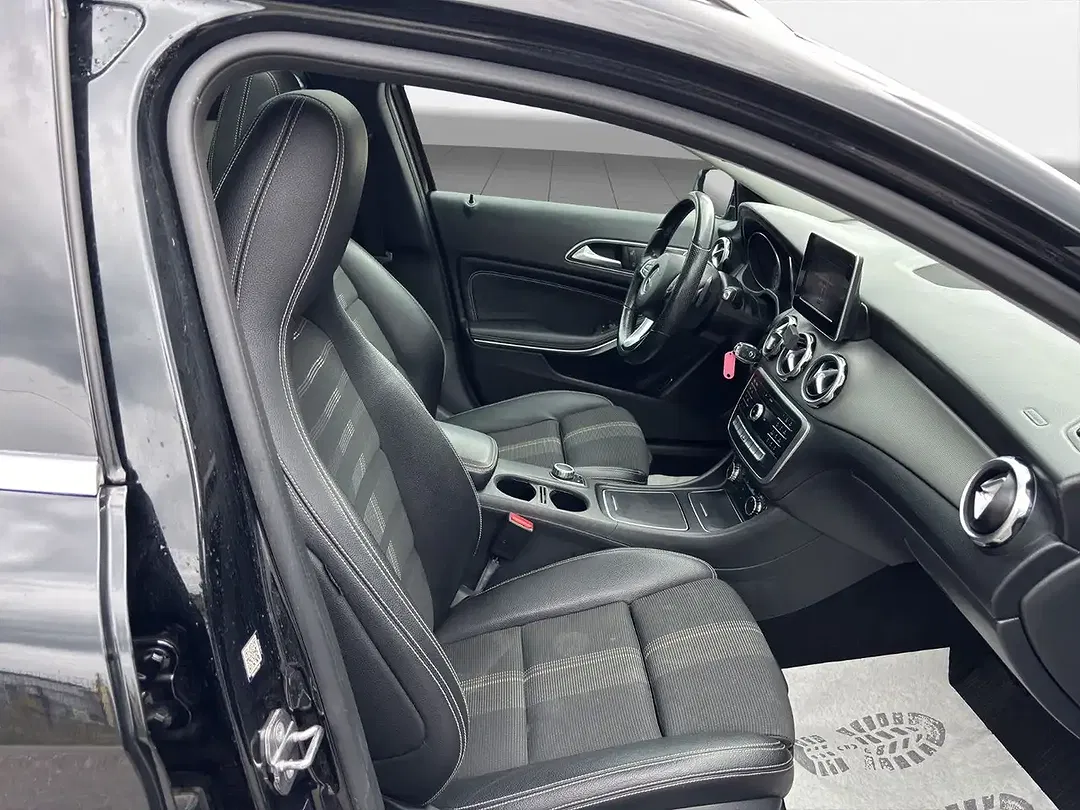 Mercedes-Benz GLA 200 - Thumbnail 13