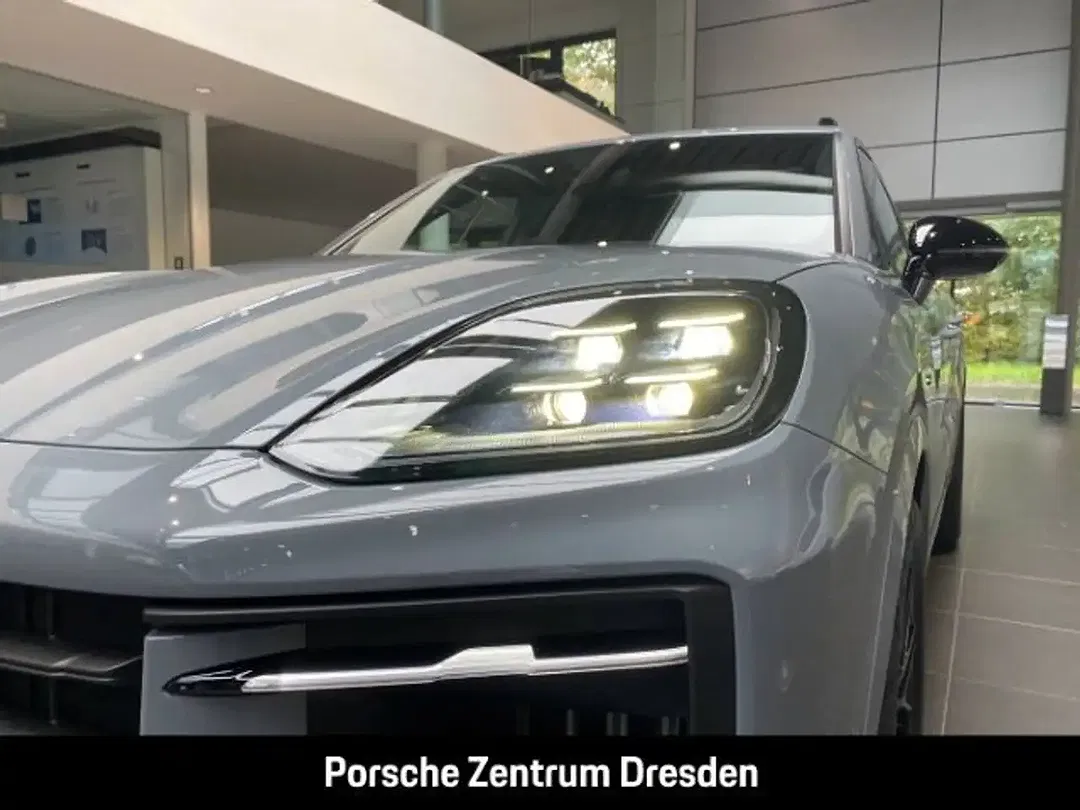 Porsche Cayenne - Thumbnail 12