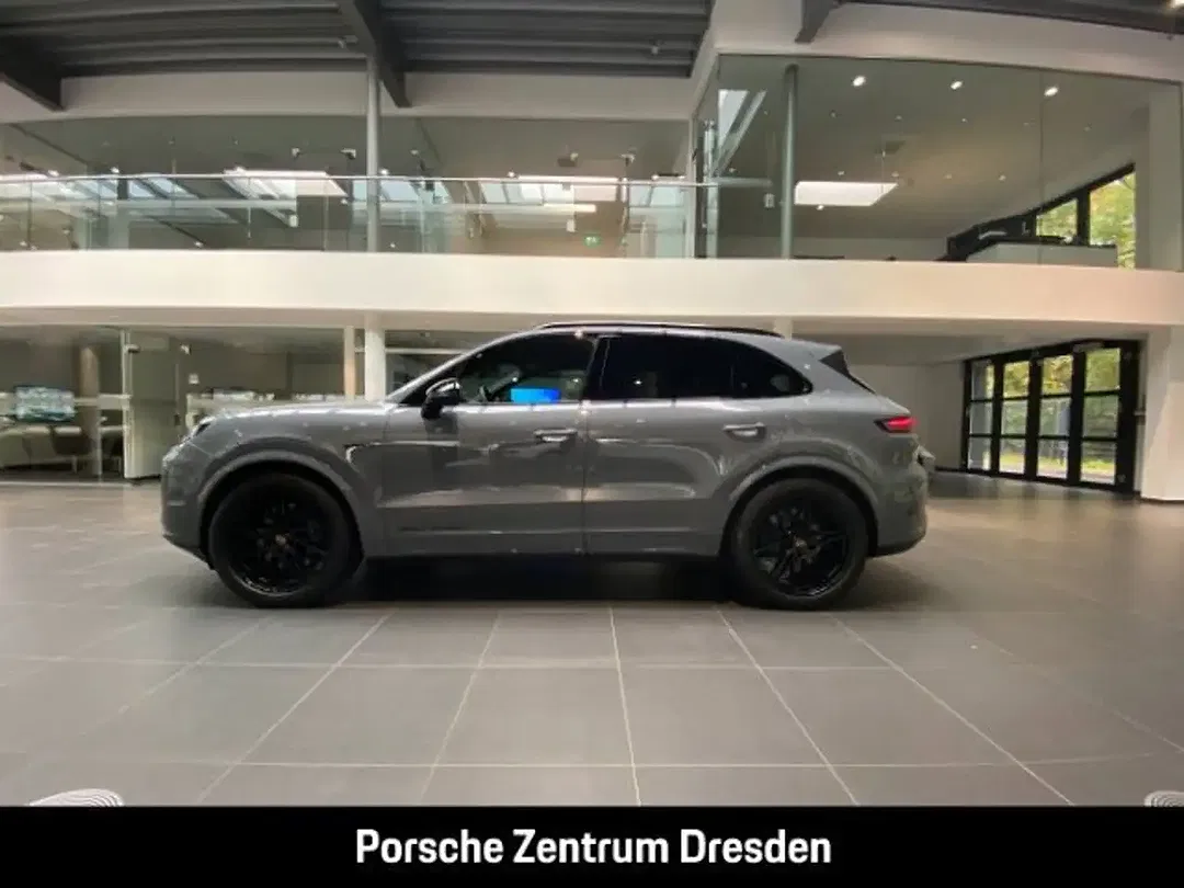 Porsche Cayenne - Thumbnail 2