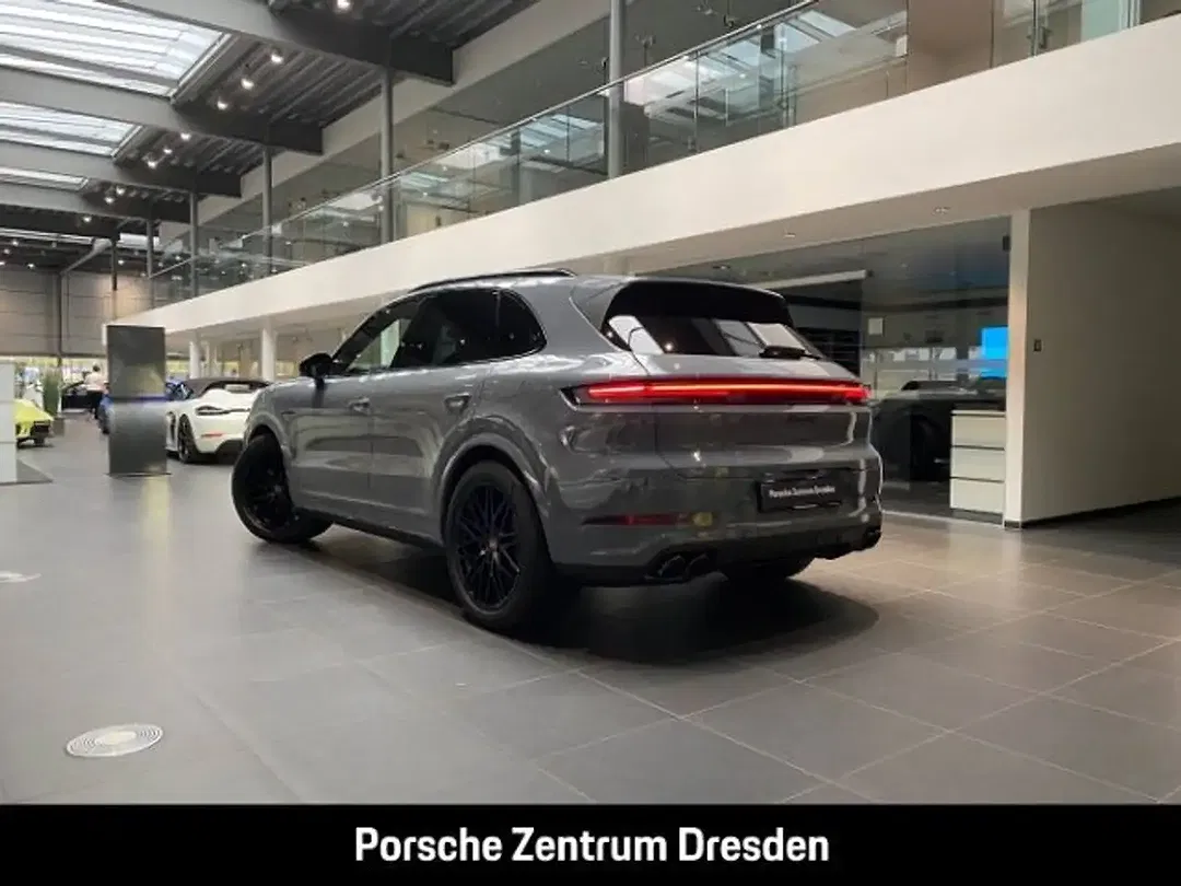 Porsche Cayenne - Thumbnail 3