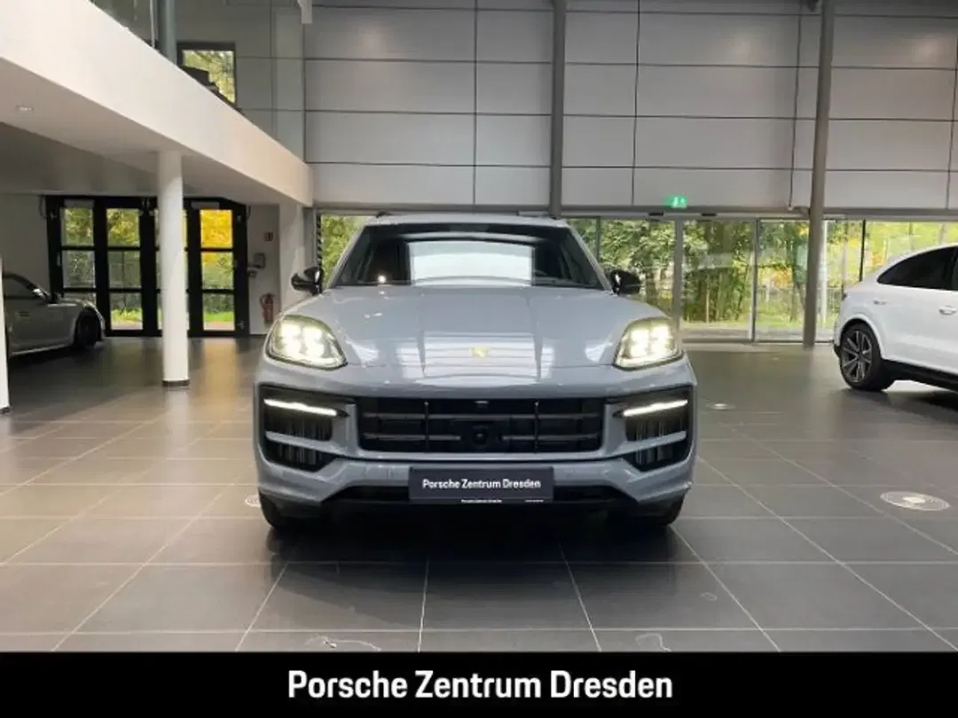 Porsche Cayenne - Thumbnail 6