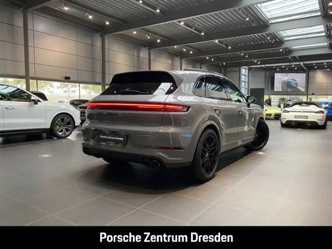 Porsche Cayenne - Thumbnail 9