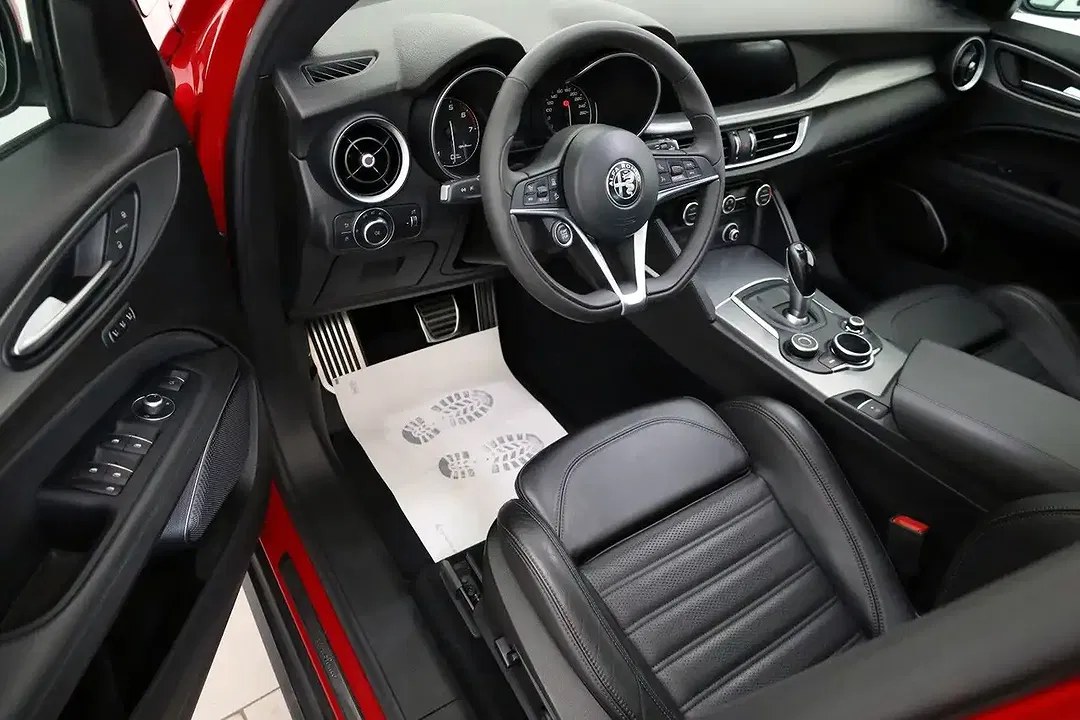 Alfa Romeo Stelvio - Thumbnail 11
