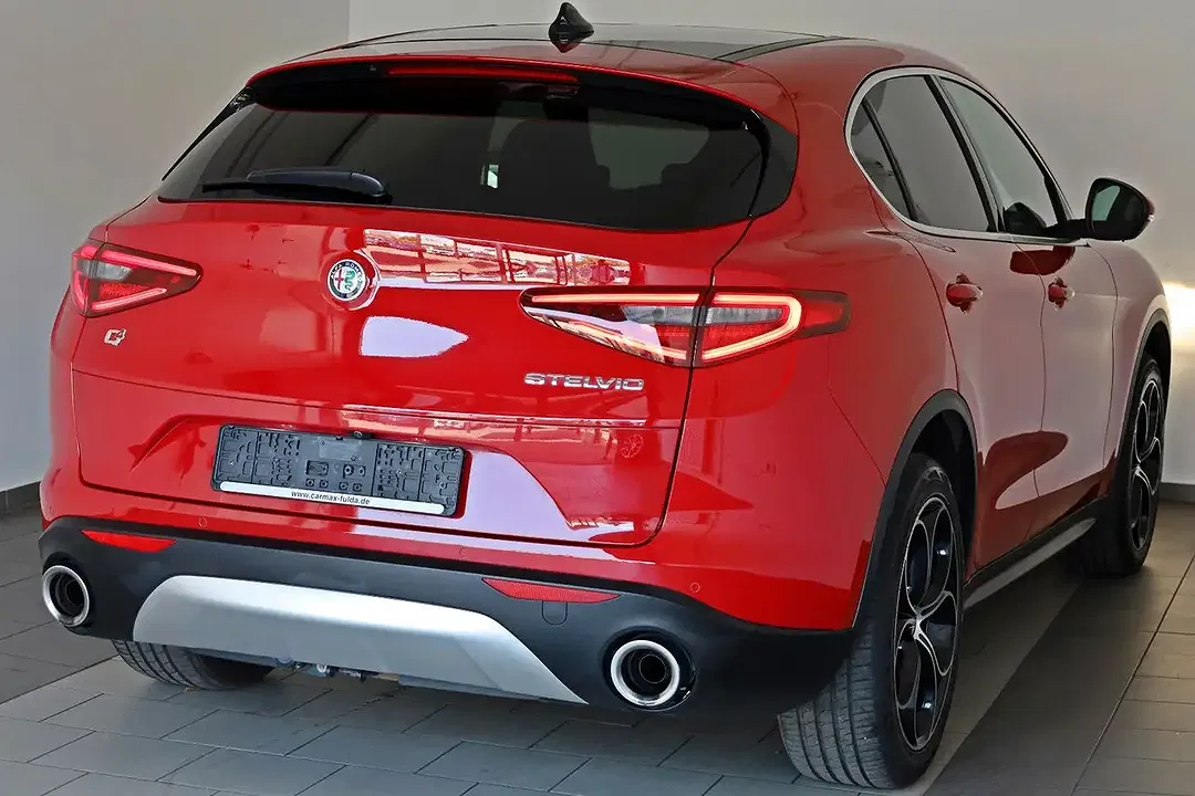Alfa Romeo Stelvio - Thumbnail 2