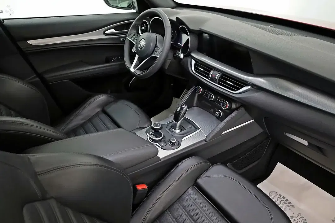 Alfa Romeo Stelvio - Thumbnail 4