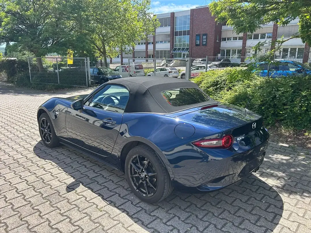 Mazda MX-5 - Thumbnail 3