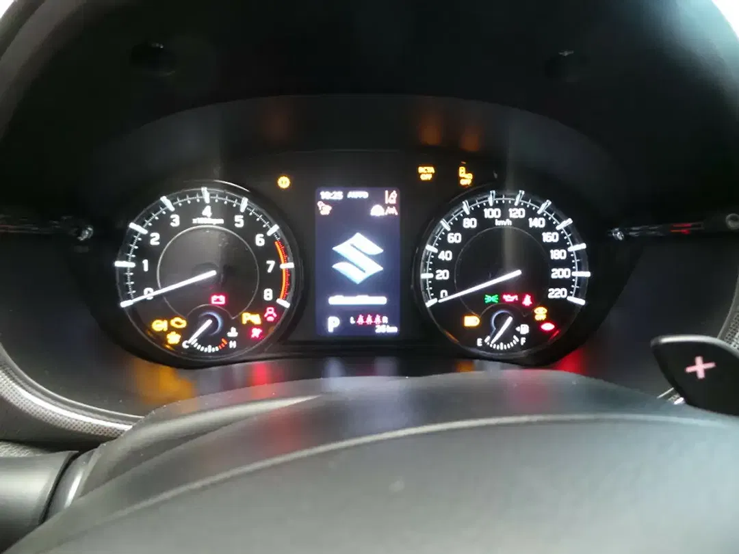 Suzuki Vitara - Thumbnail 10