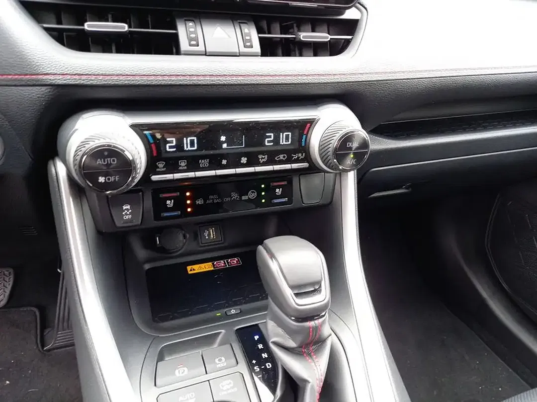 Toyota RAV 4 - Thumbnail 14