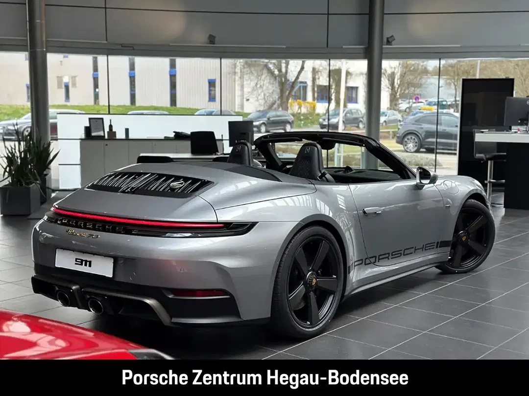 Porsche 992 - Thumbnail 3