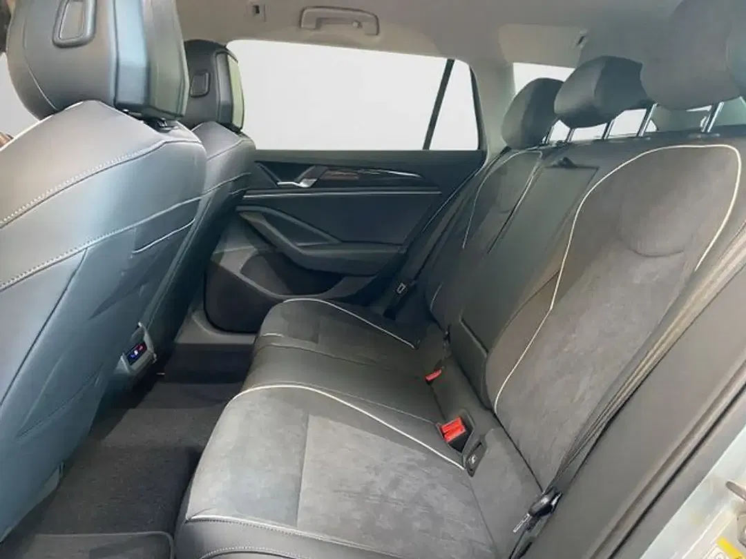 Volkswagen Passat Variant - Thumbnail 10