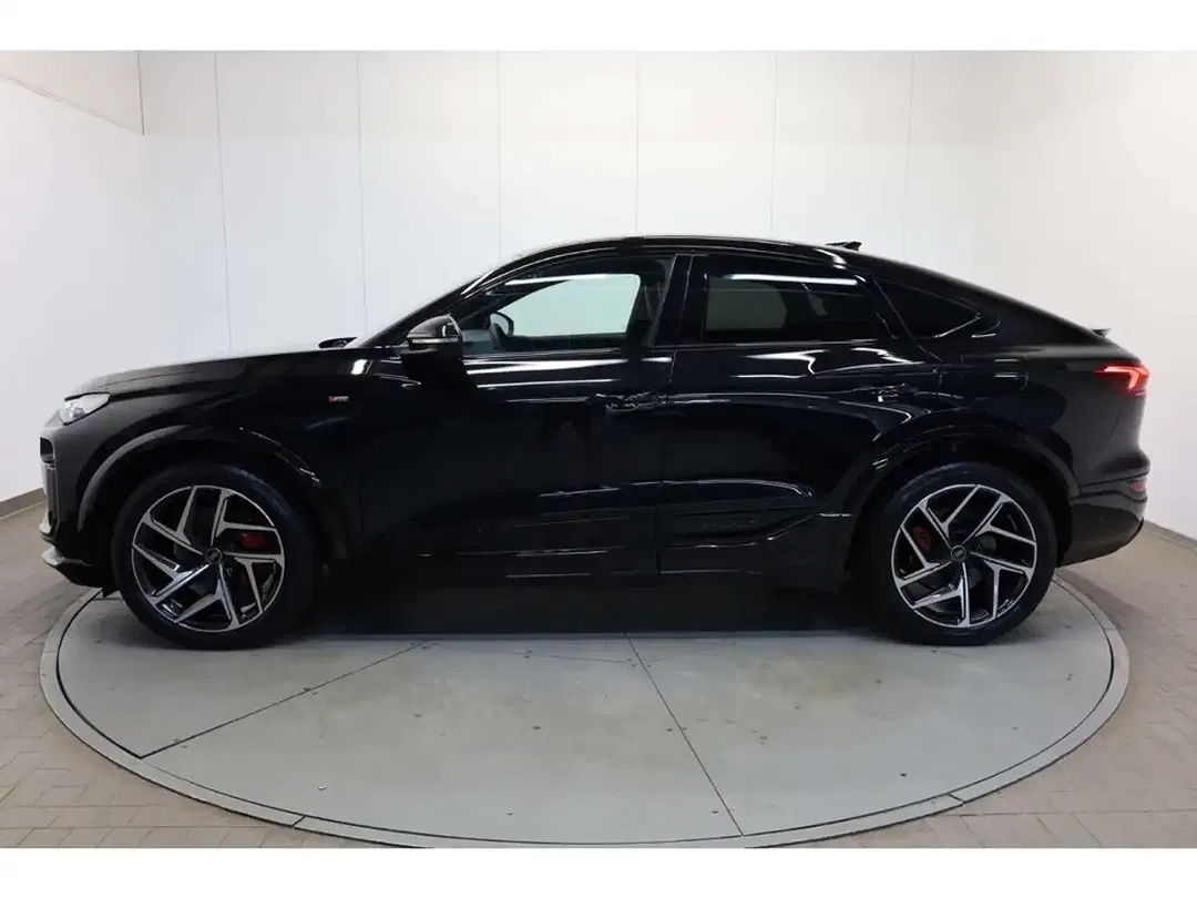 Audi Q6 e-tron - Thumbnail 4