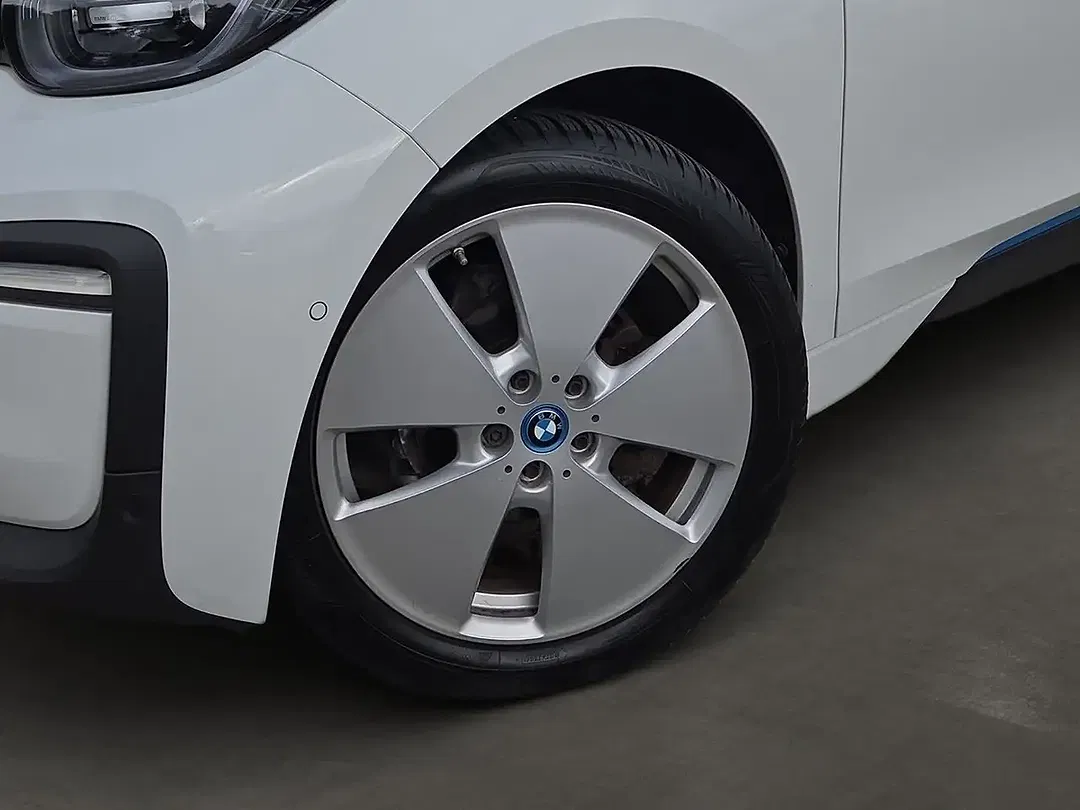 BMW i3 - Thumbnail 6