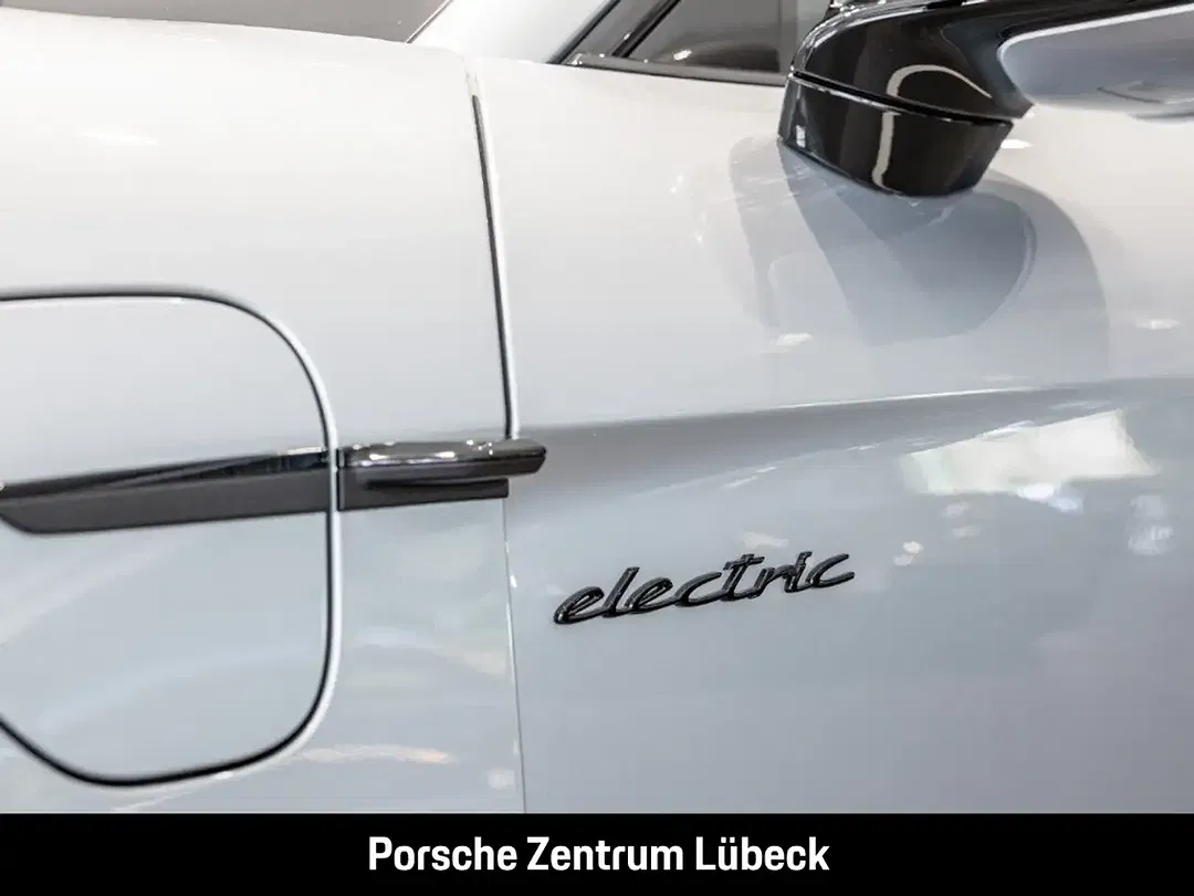 Porsche Taycan - Thumbnail 11