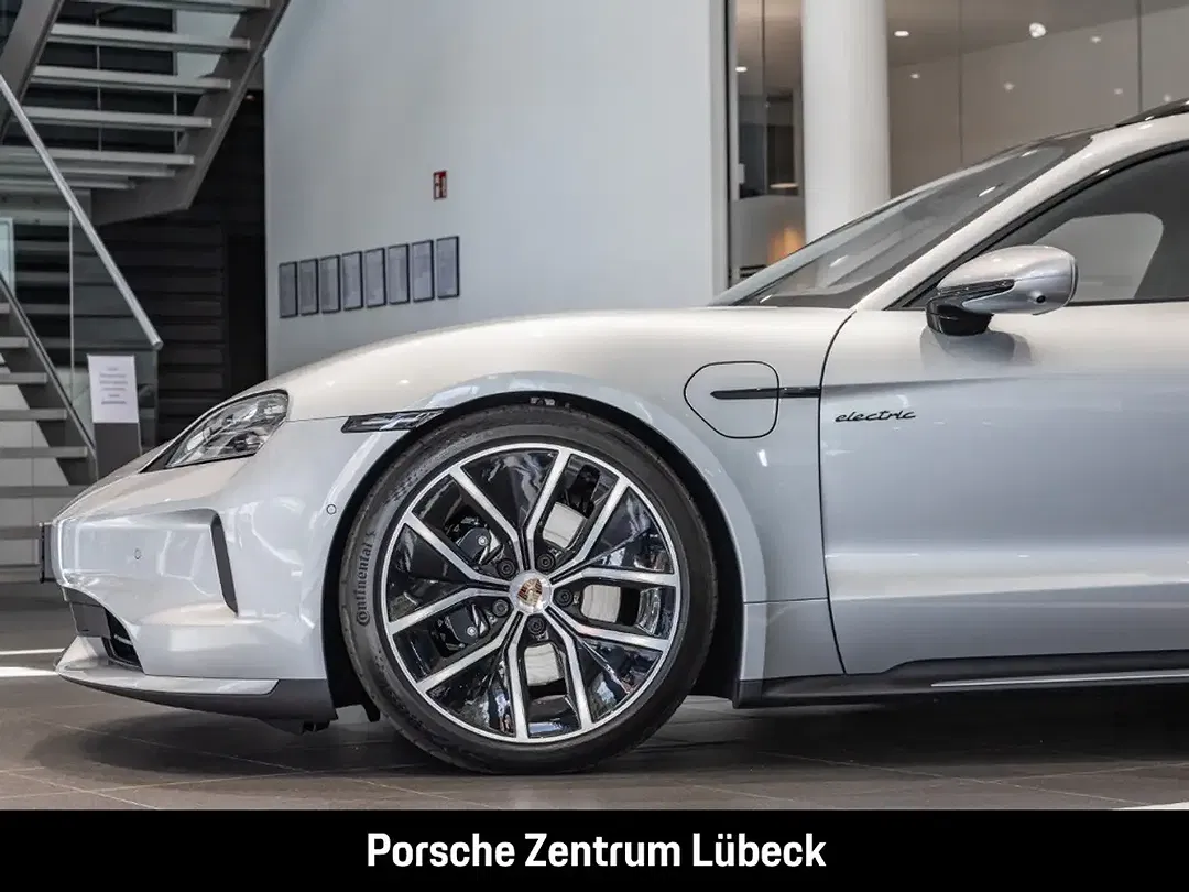 Porsche Taycan - Thumbnail 13