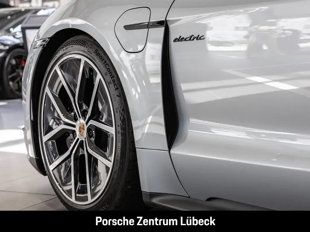Porsche Taycan - Thumbnail 14