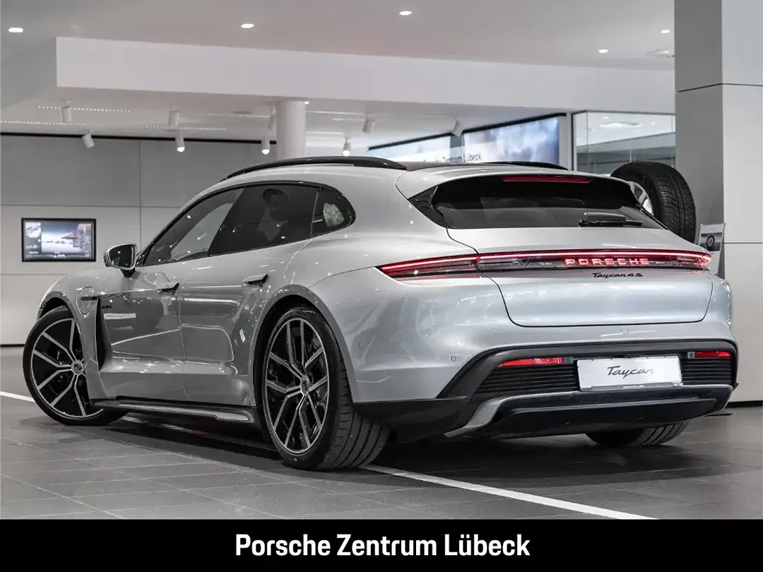 Porsche Taycan - Thumbnail 3