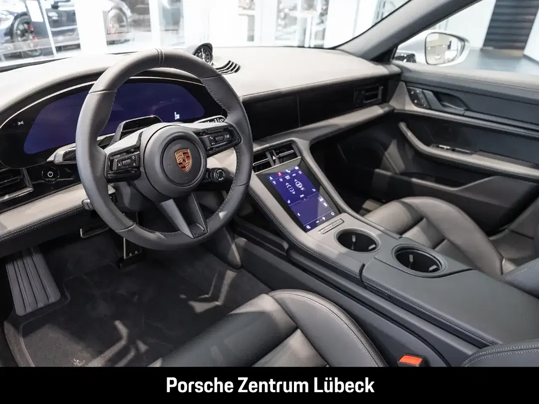 Porsche Taycan - Thumbnail 4