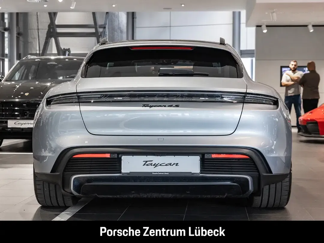 Porsche Taycan - Thumbnail 8