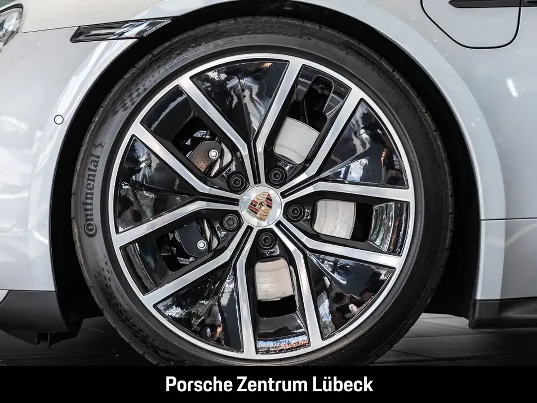 Porsche Taycan - Thumbnail 9