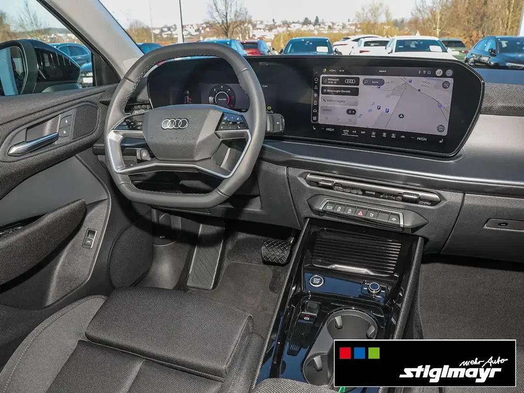 Audi Q3 - Thumbnail 3
