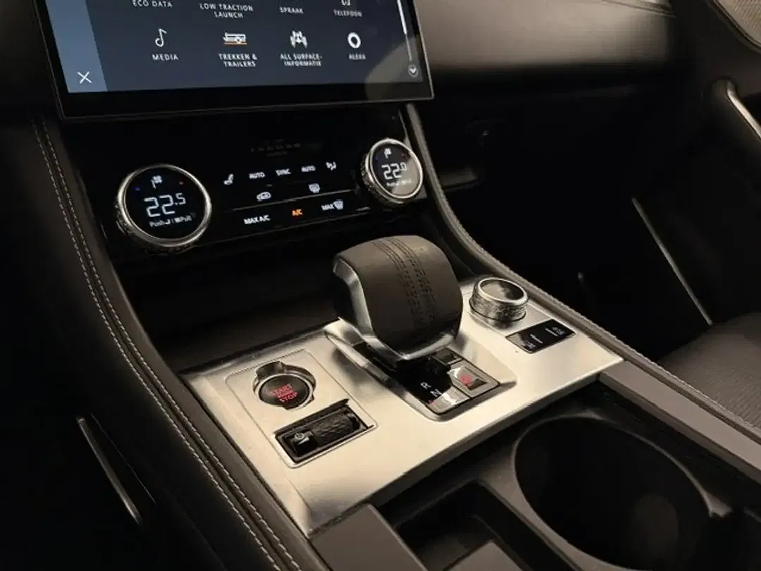 Jaguar F-Pace - Thumbnail 15