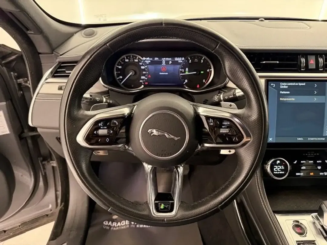 Jaguar F-Pace - Thumbnail 8