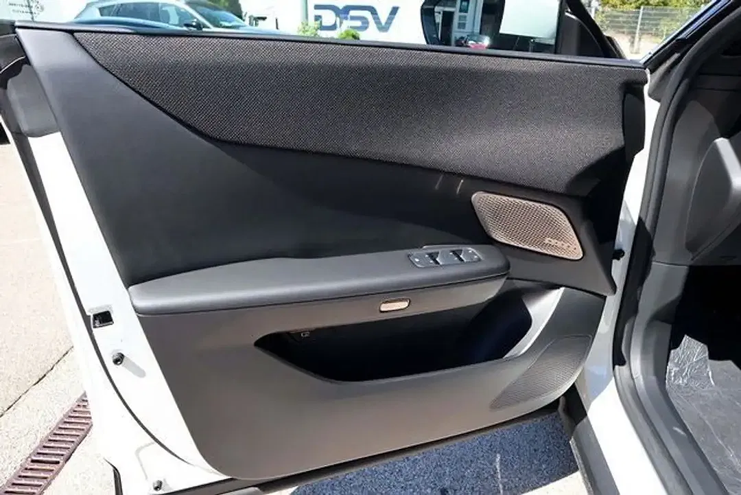 Mazda CX-6e - Thumbnail 14
