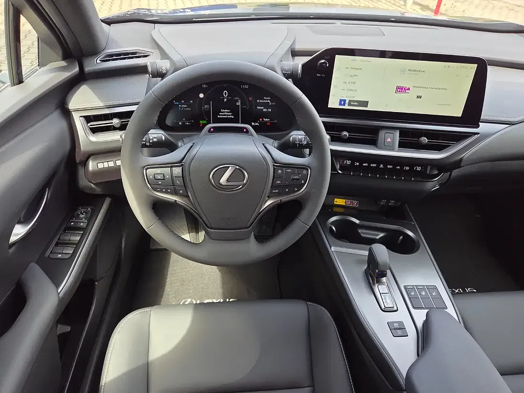 Lexus UX 300h - Thumbnail 5