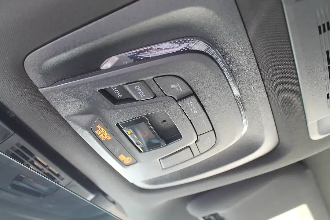 Subaru Solterra - Thumbnail 10