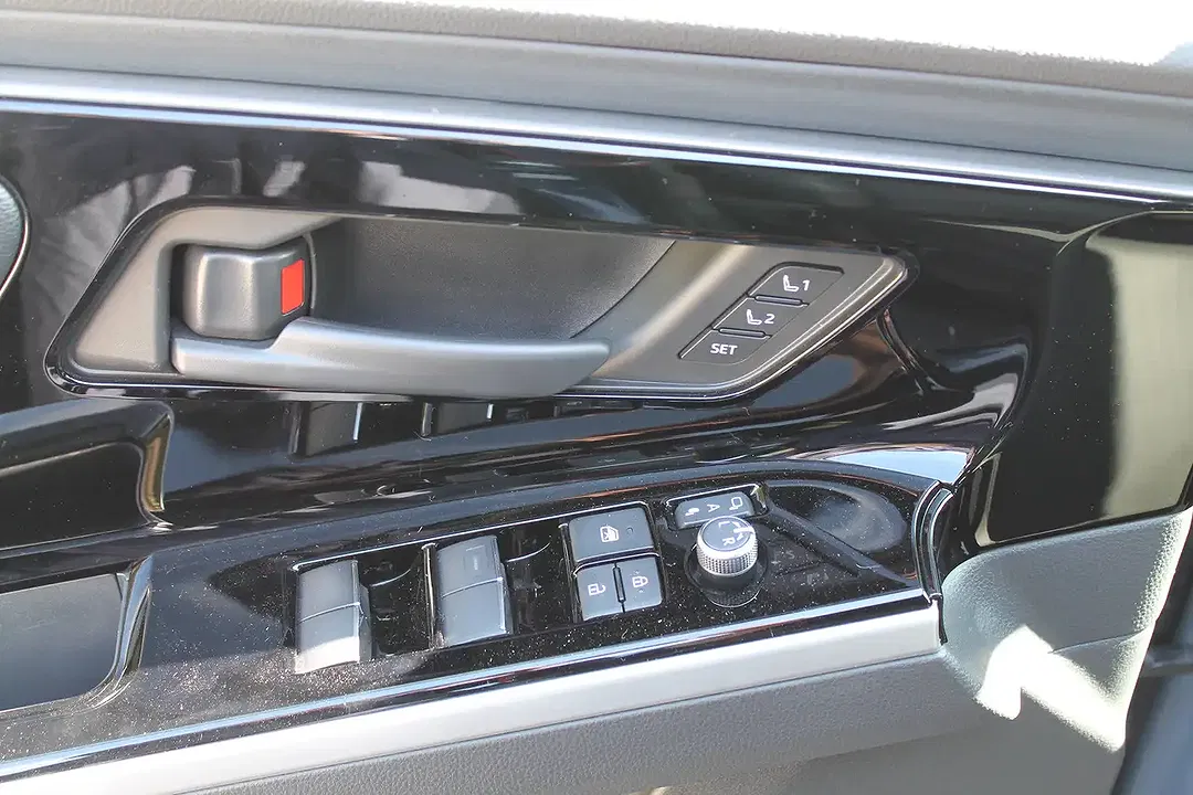 Subaru Solterra - Thumbnail 11