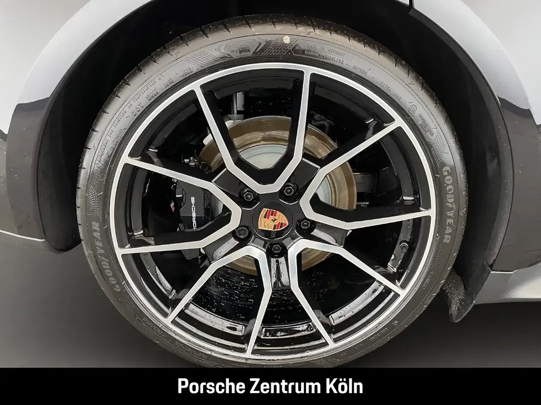 Porsche Taycan - Thumbnail 10