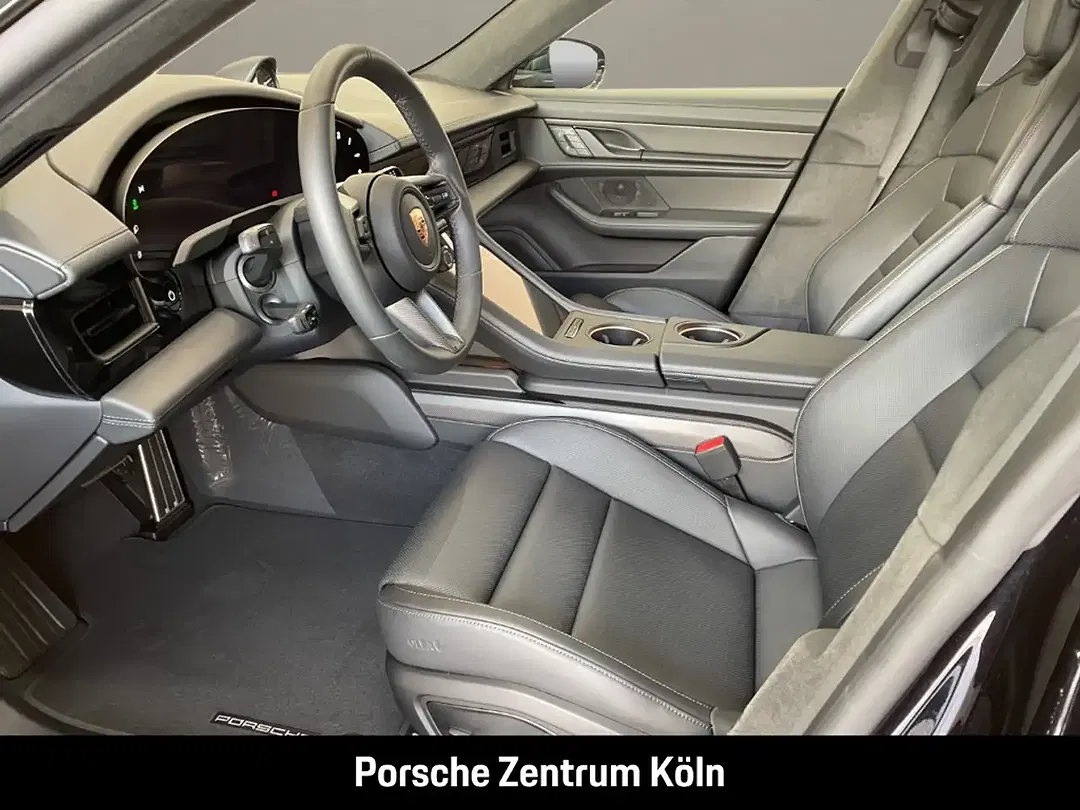 Porsche Taycan - Thumbnail 13