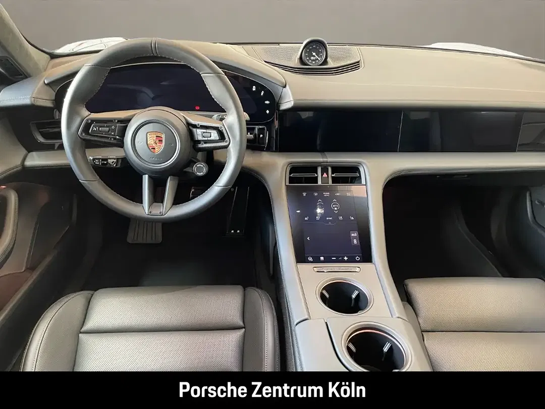 Porsche Taycan - Thumbnail 14