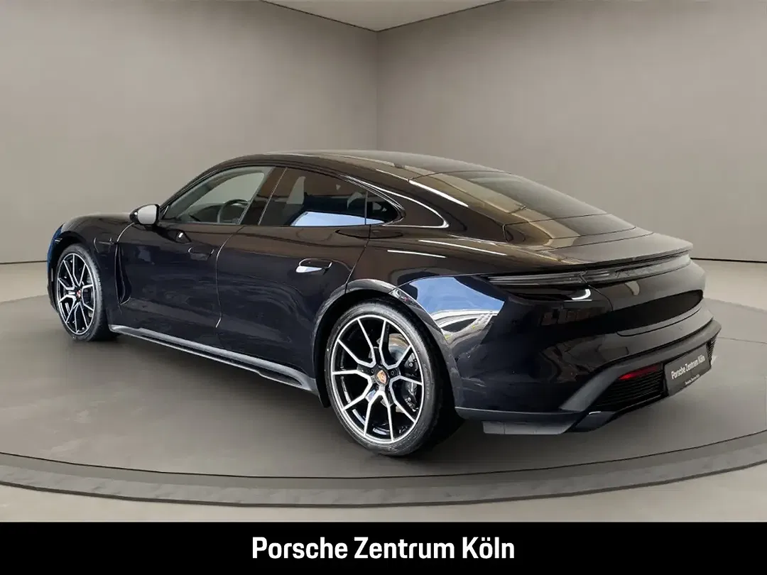 Porsche Taycan - Thumbnail 3