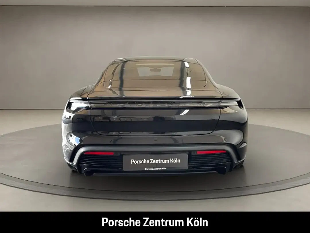 Porsche Taycan - Thumbnail 4