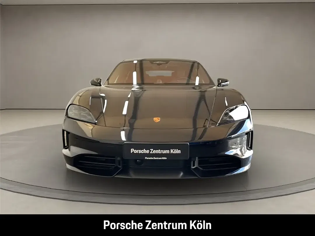 Porsche Taycan - Thumbnail 8