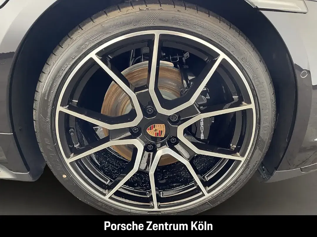 Porsche Taycan - Thumbnail 9