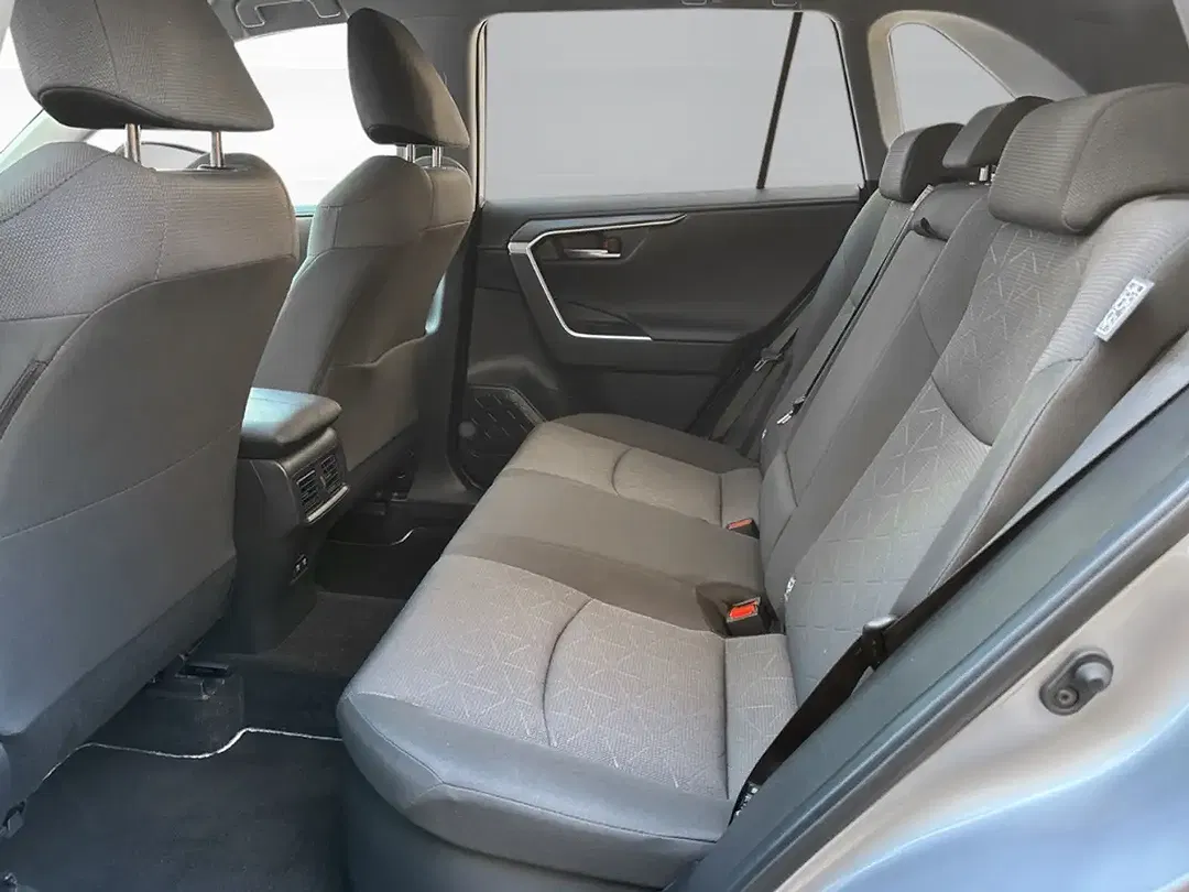 Toyota RAV 4 - Thumbnail 9