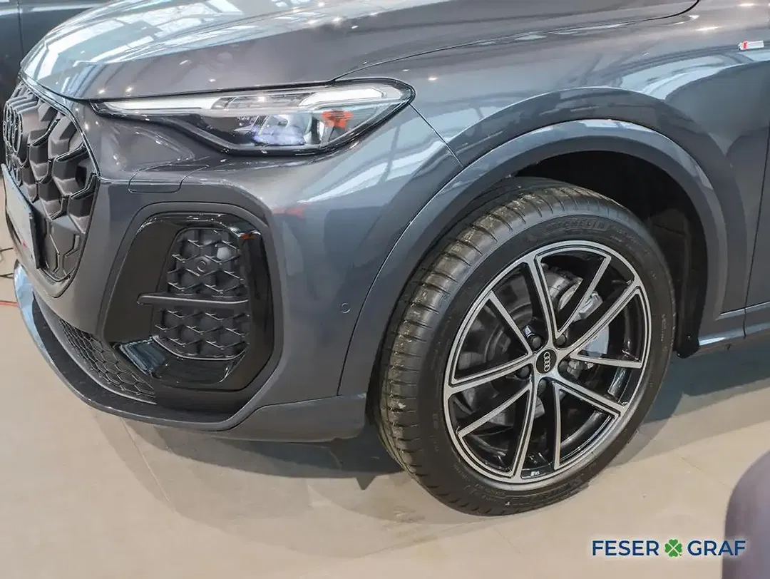 Audi Q5 - Thumbnail 3