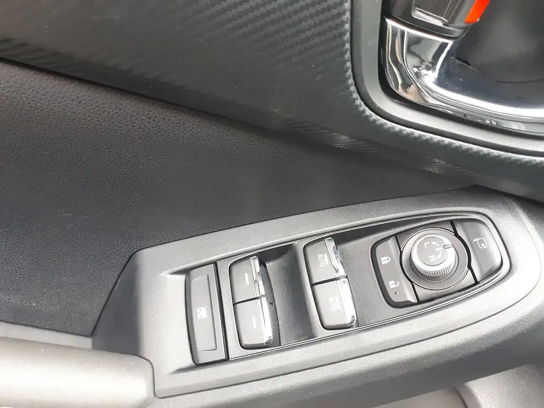 Subaru Crosstrek - Thumbnail 5