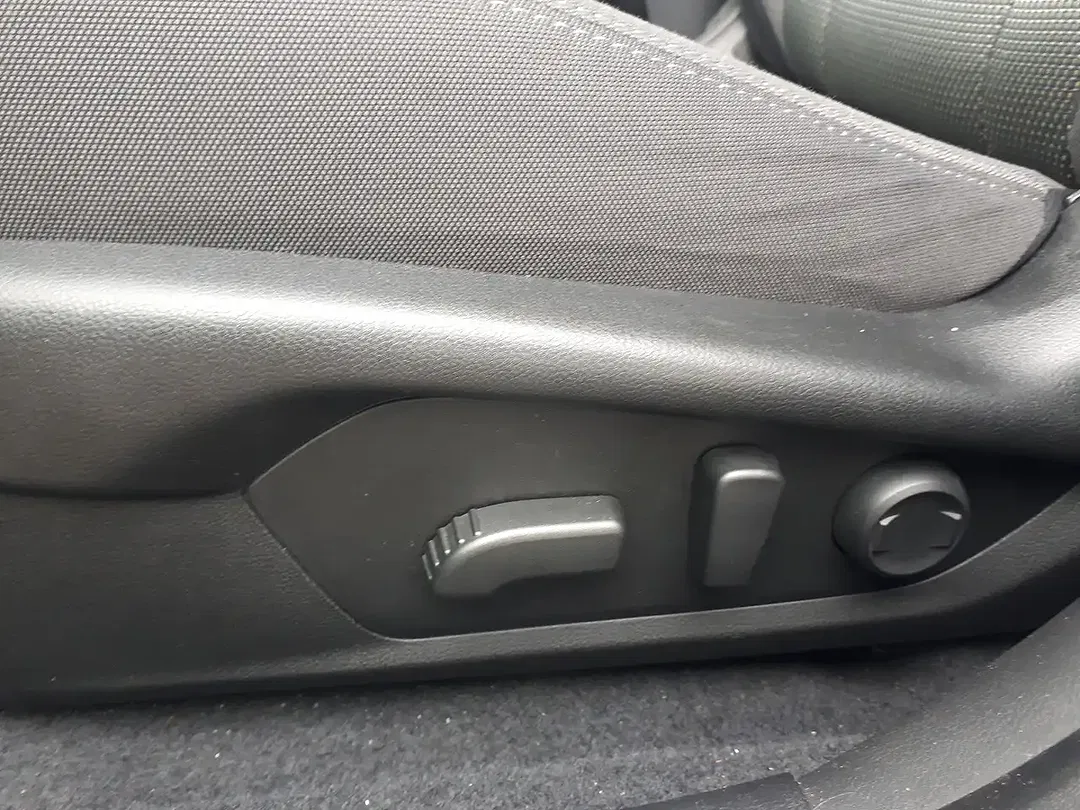 Subaru Crosstrek - Thumbnail 9