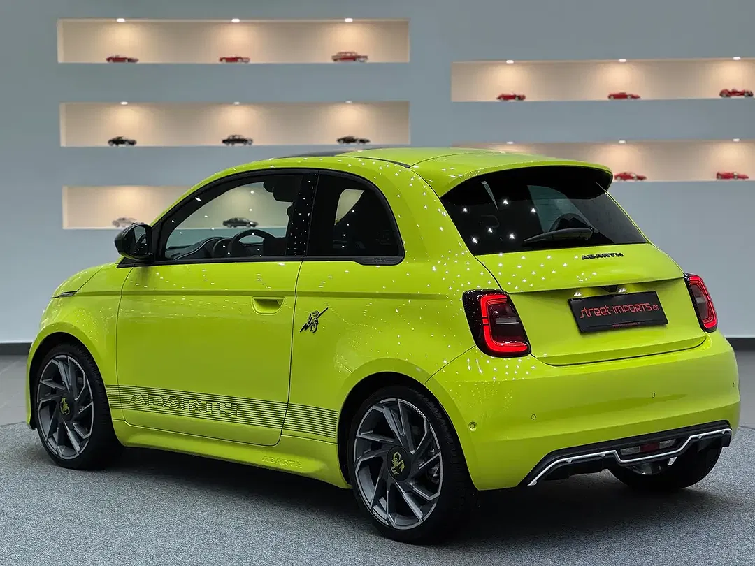Abarth 500e - Thumbnail 3