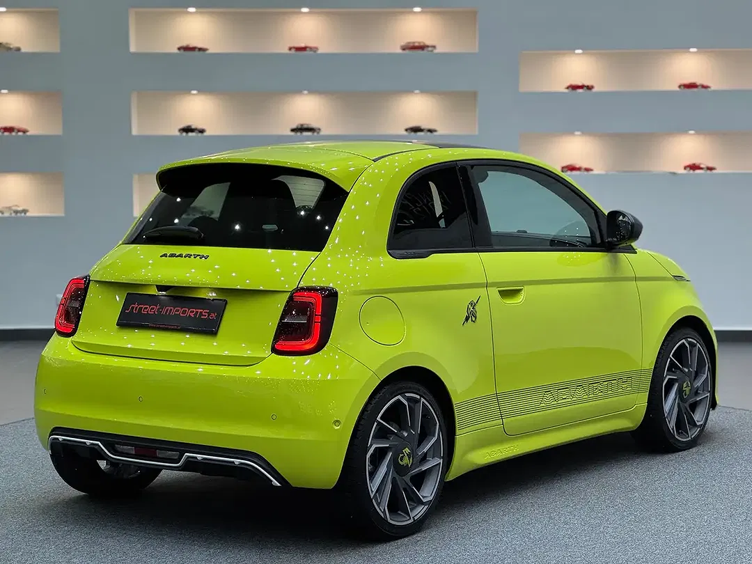 Abarth 500e - Thumbnail 4