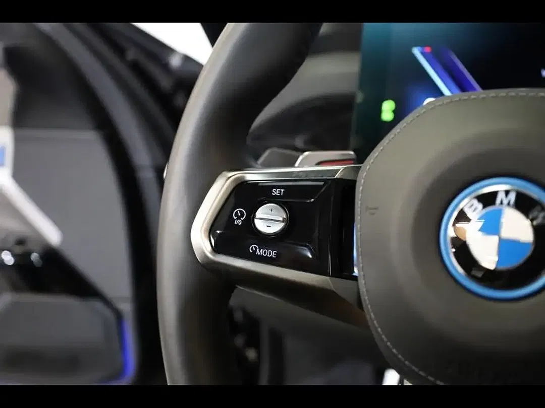 BMW i7 - Thumbnail 11