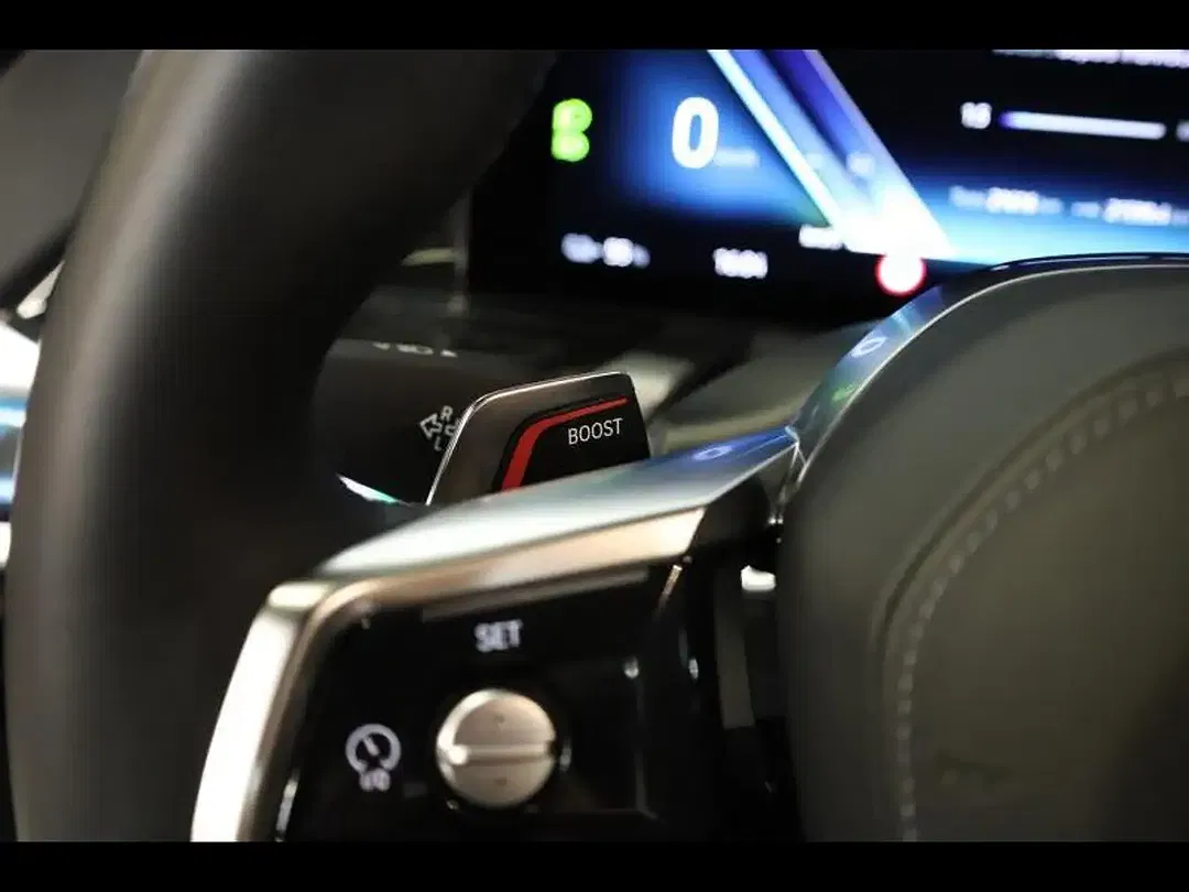 BMW i7 - Thumbnail 12