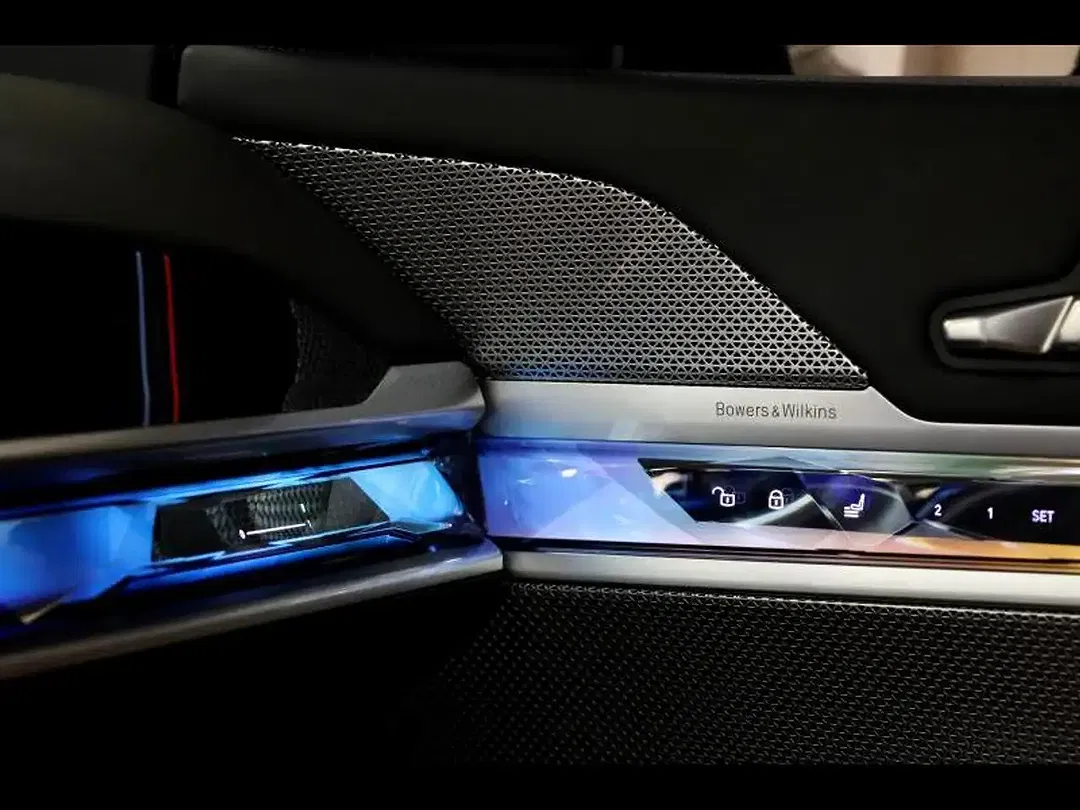 BMW i7 - Thumbnail 14