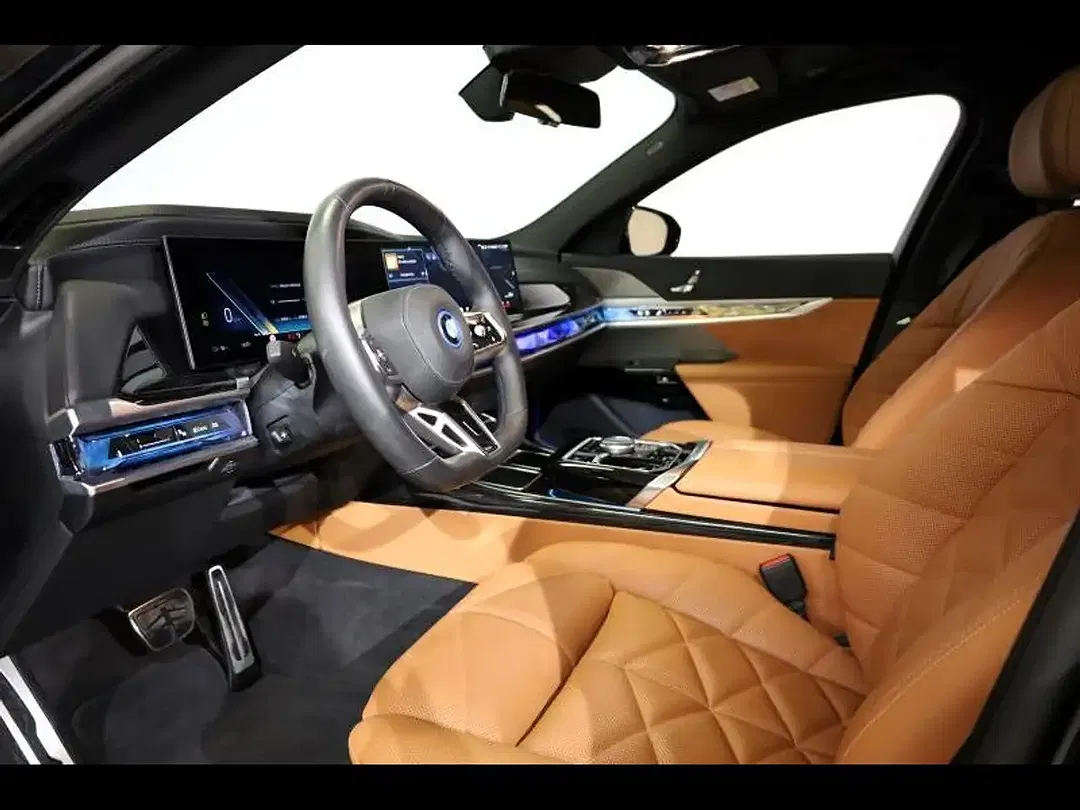 BMW i7 - Thumbnail 5