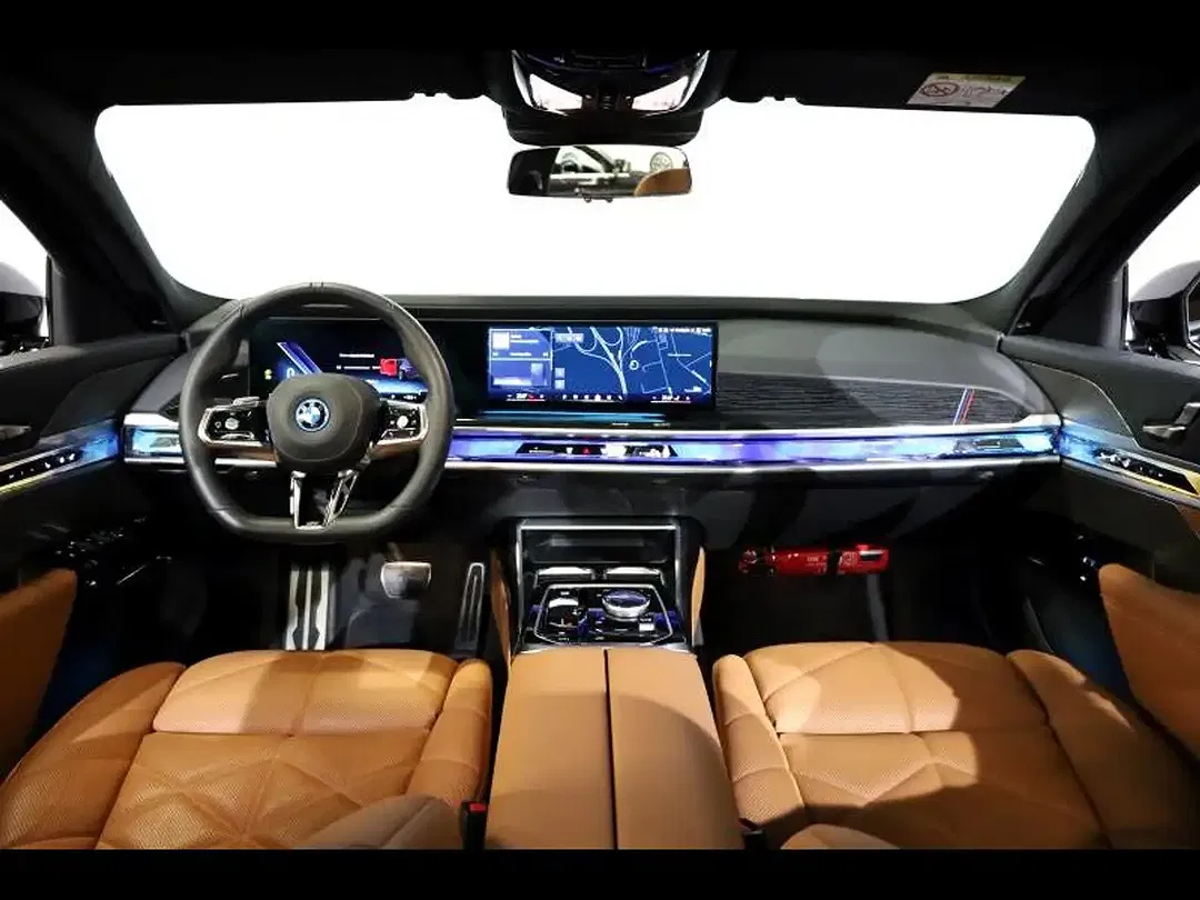BMW i7 - Thumbnail 6