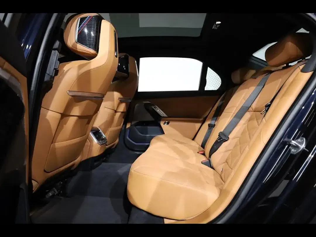 BMW i7 - Thumbnail 8