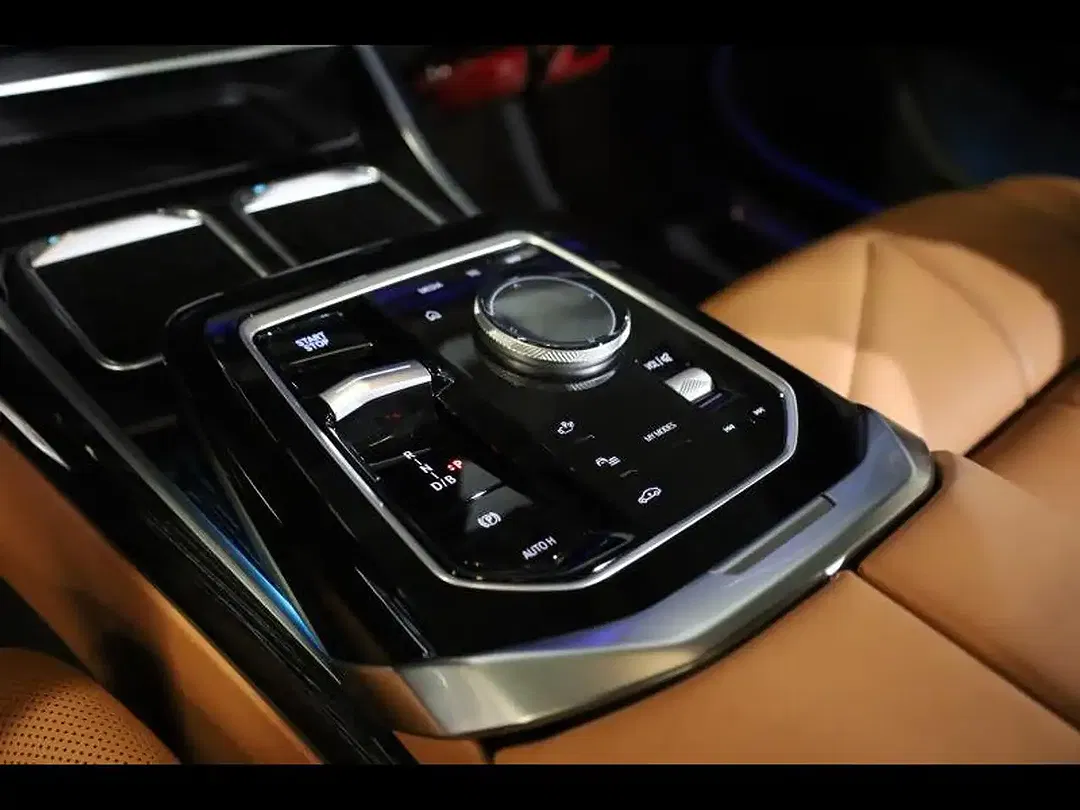 BMW i7 - Thumbnail 9